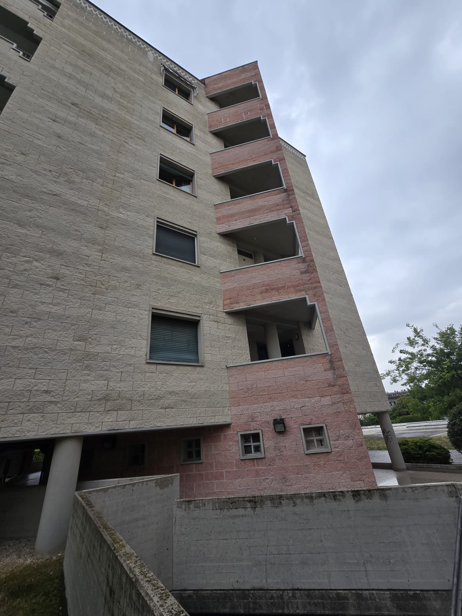 Condominio facciata laterale Fano